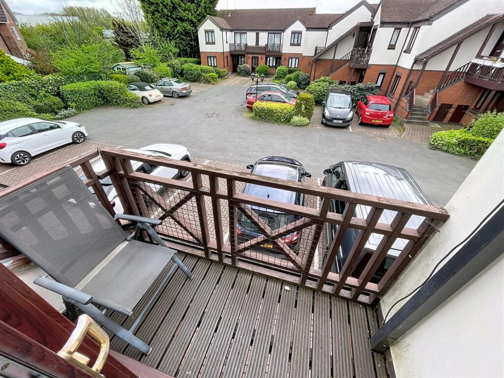 Apartment in Warwick, Kenilworth - View 5