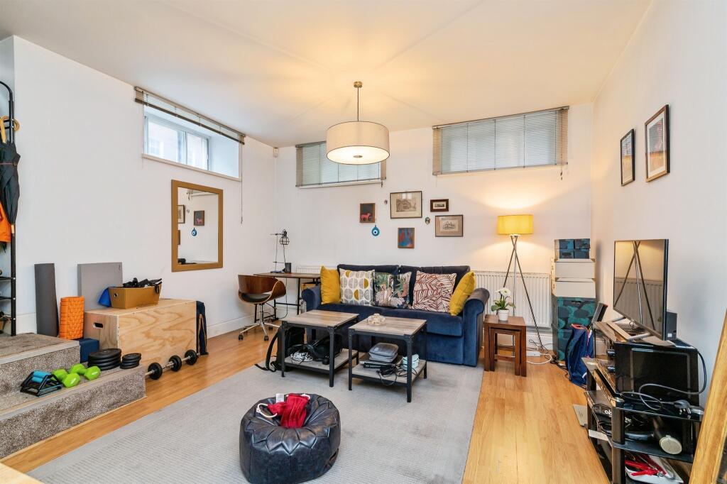 Apartment in Nottingham, Lace Market, St Ann's - View 3