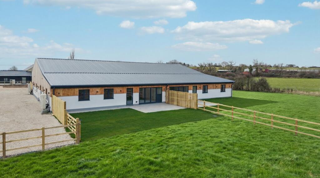 House in Oxford, Charndon - More