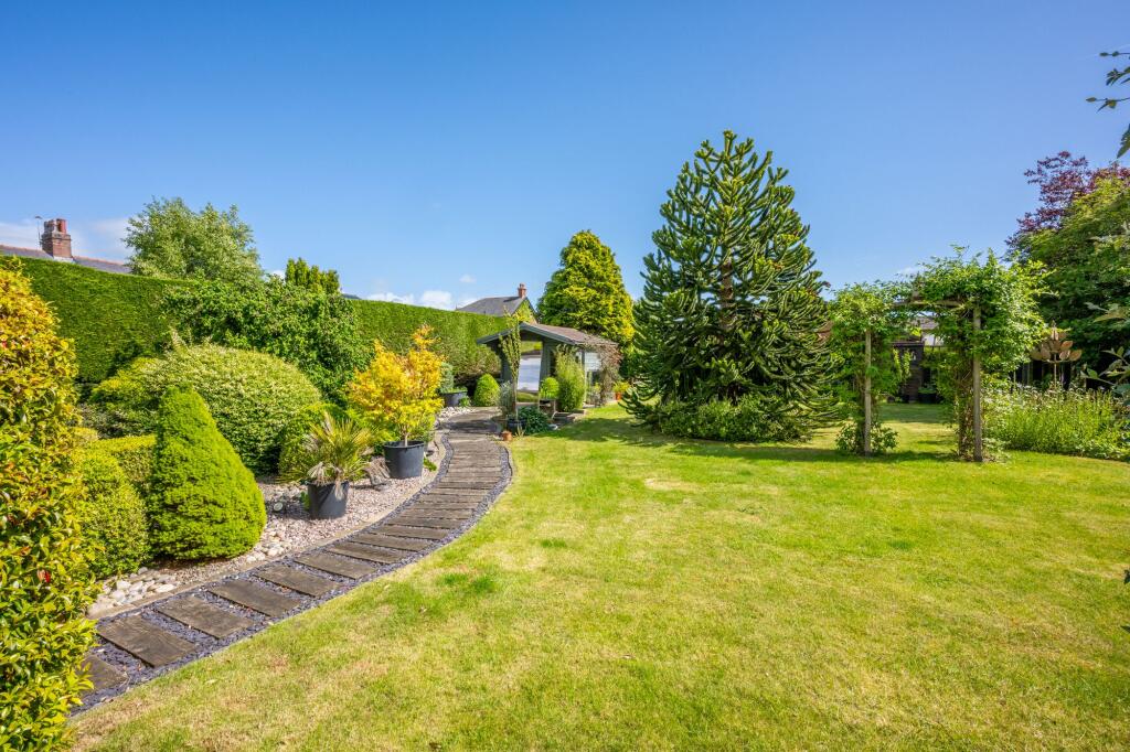 House in West Lancashire, Hesketh-with-Becconsall - More