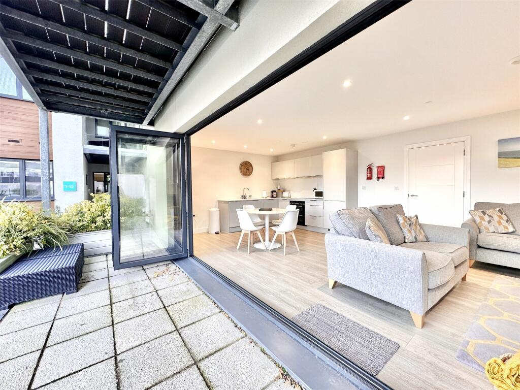 2-bed apartment on Beach Road, Woolacombe, Devon, EX34, £400,000