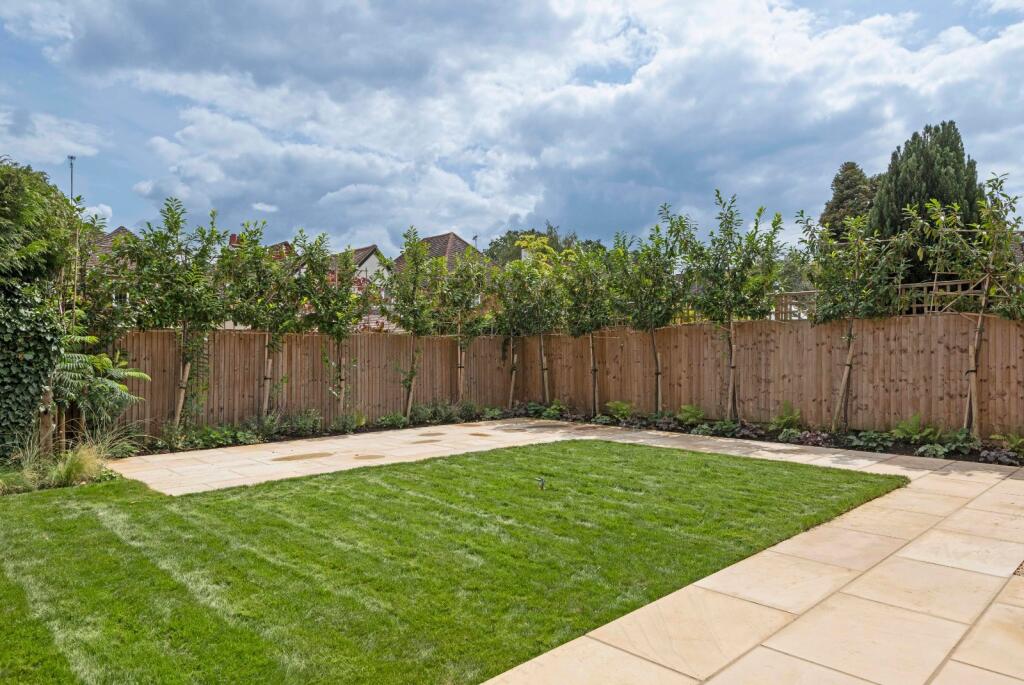 House in Hemel Hempstead - More