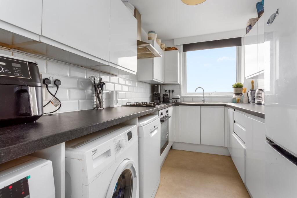 Apartment in Hove, Brighton and Hove - View 3