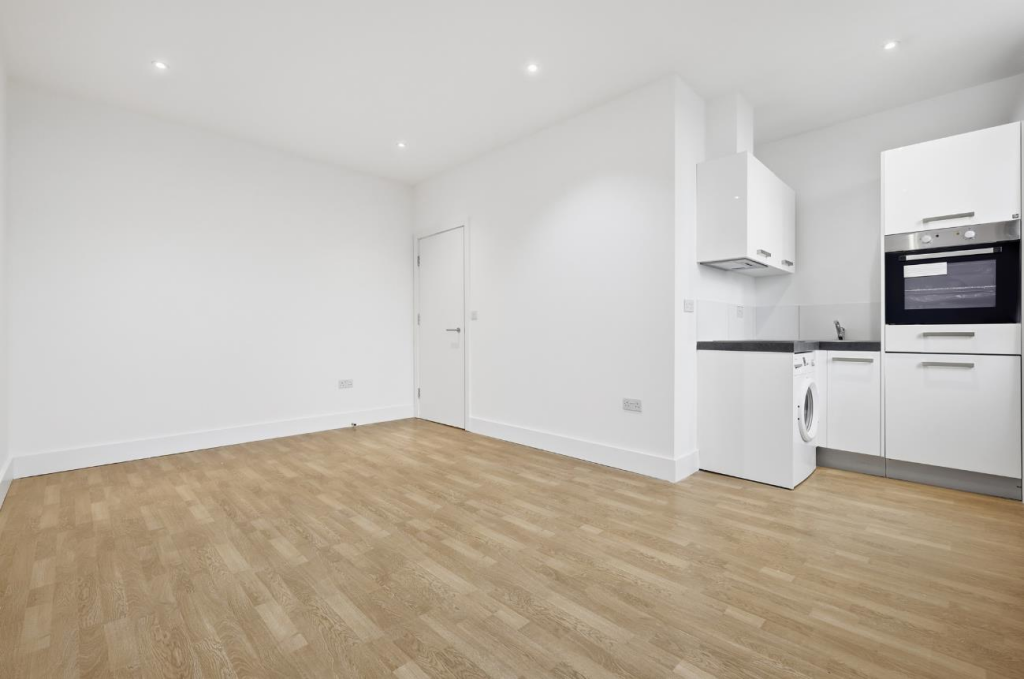 Apartment in Watford - View 2
