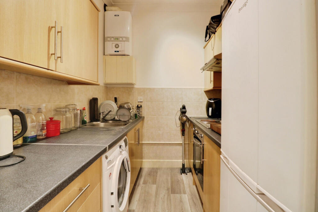 Apartment in Southend-on-Sea - View 4
