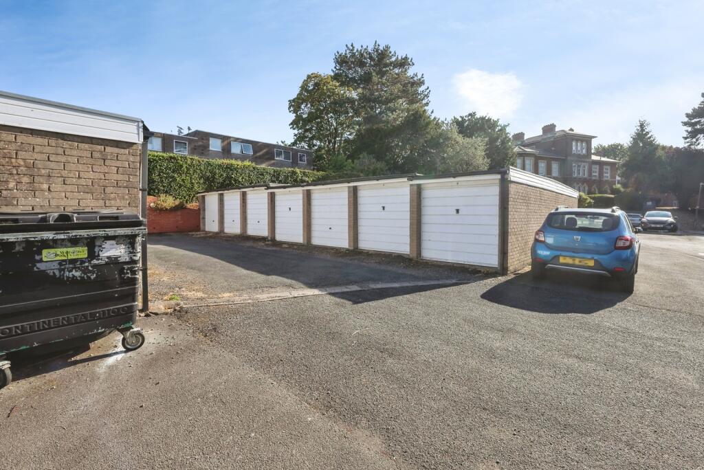 Apartment in Worcester, Worcestershire - View 4