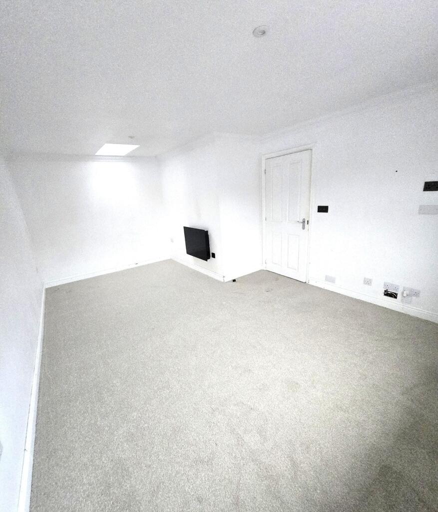 Garth Road, Trowbridge, Wiltshire. BA14 7GS photo 3