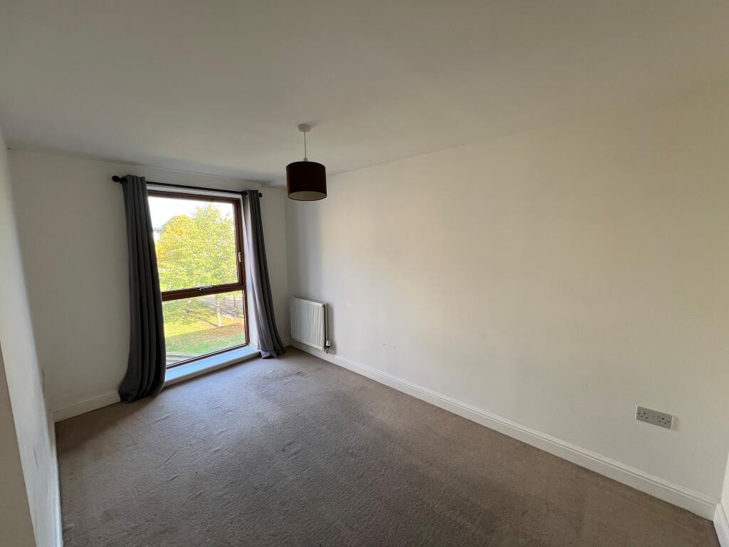 Apartment in Crawley, Three Bridges - View 5