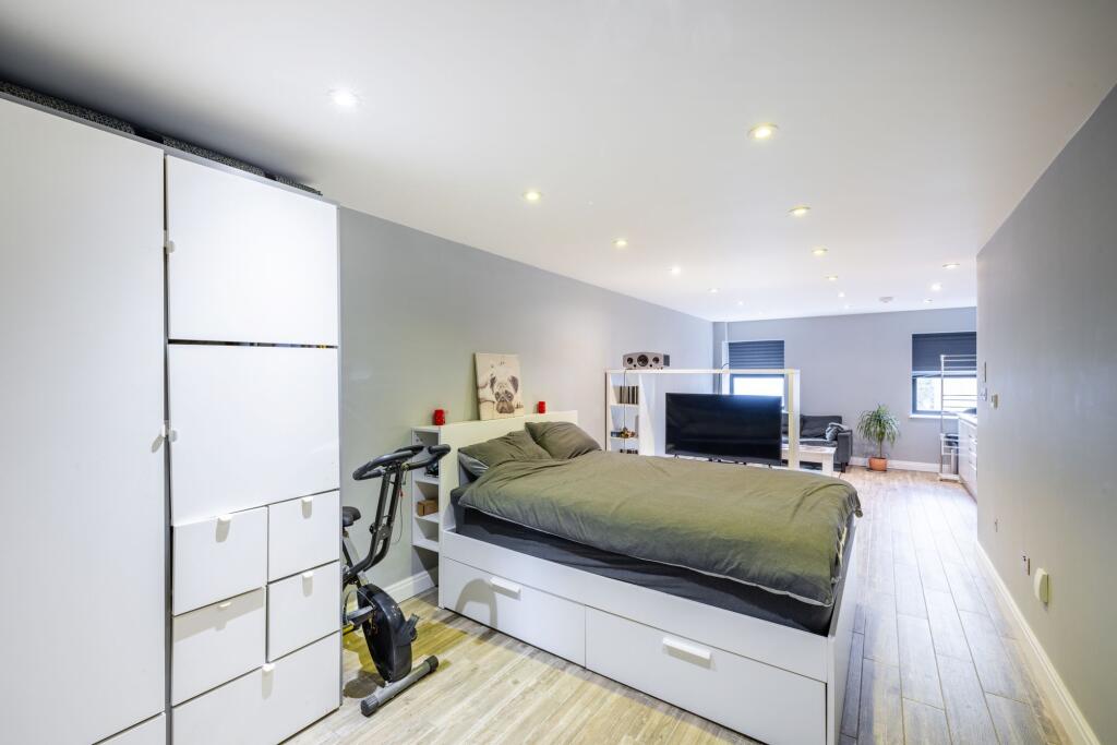 Main image of property: Gloucester Road, Emperor House, CR0