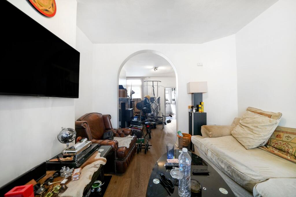 House in Croydon - View 4