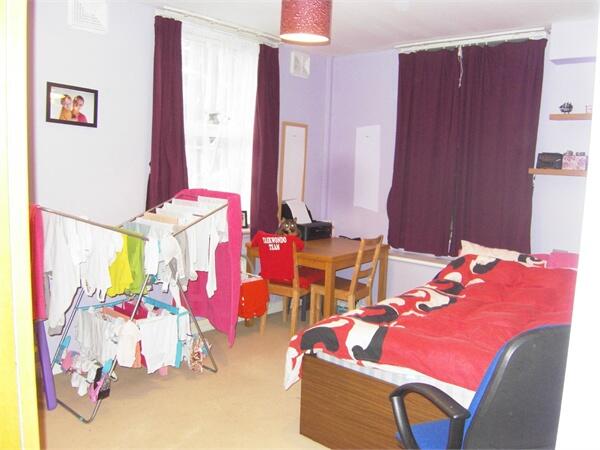 High Street, Waltham Cross, Herts, EN8 photo 4