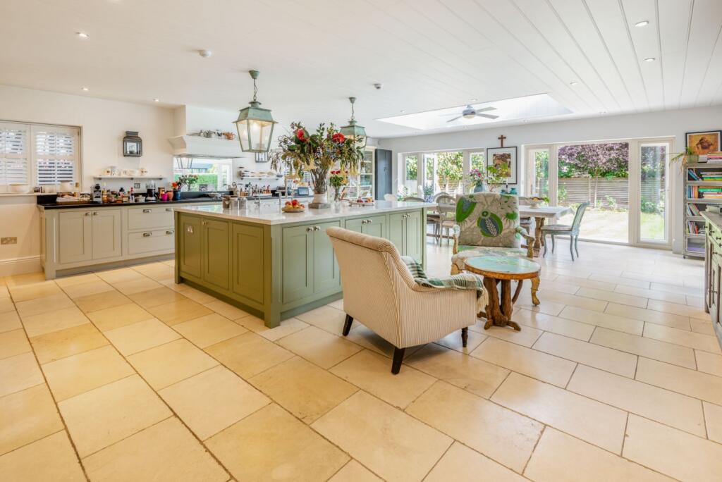 House in Windsor - View 3