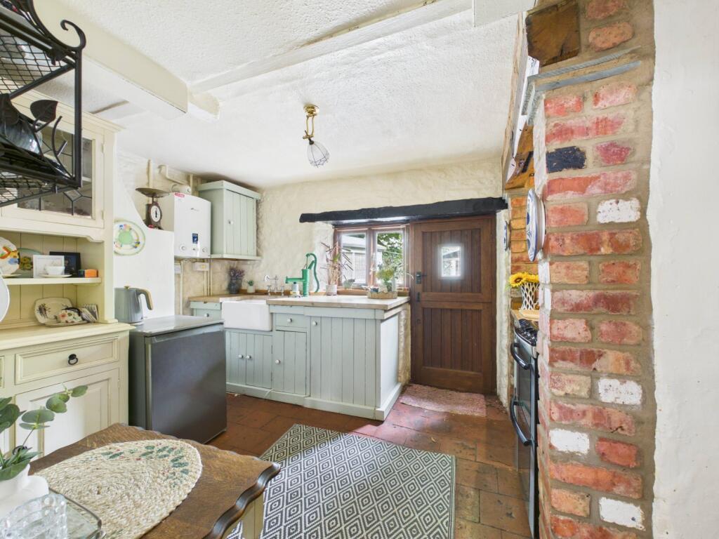 House in Hardingstone, West Northamptonshire - View 2
