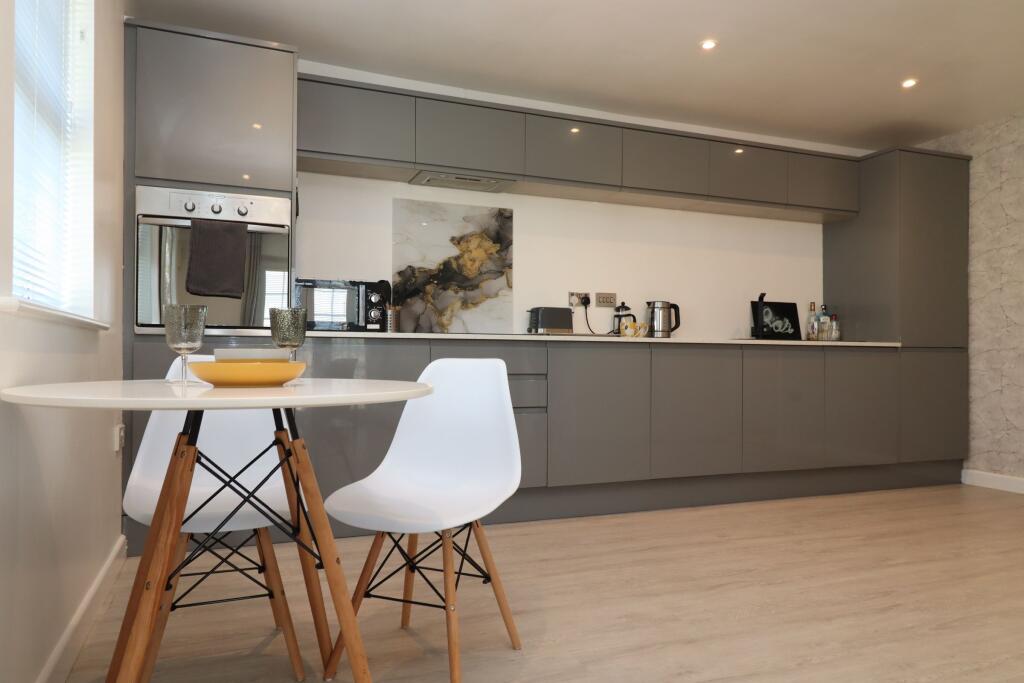 Apartment in Warrington, Lane Ends, Great Sankey - View 4
