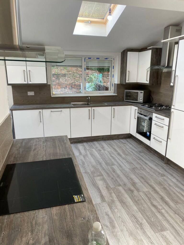 Main image of property: £170 pppw Bills Incl, Park Range, Manchester, M14
