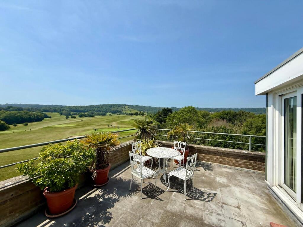 Apartment in Eastbourne, East Sussex - View 3