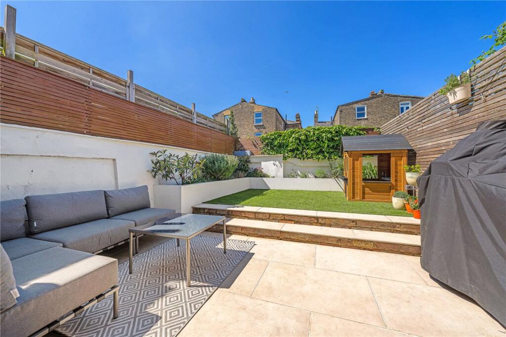House in London - View 3