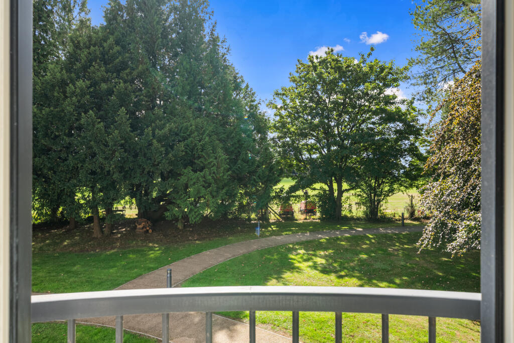 Apartment in Long Ashton, North Somerset - View 2