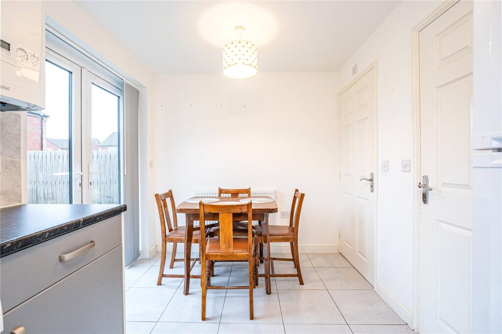 Parkgate Close, New Ollerton, Newark, Nottinghamshire, NG22 photo 3