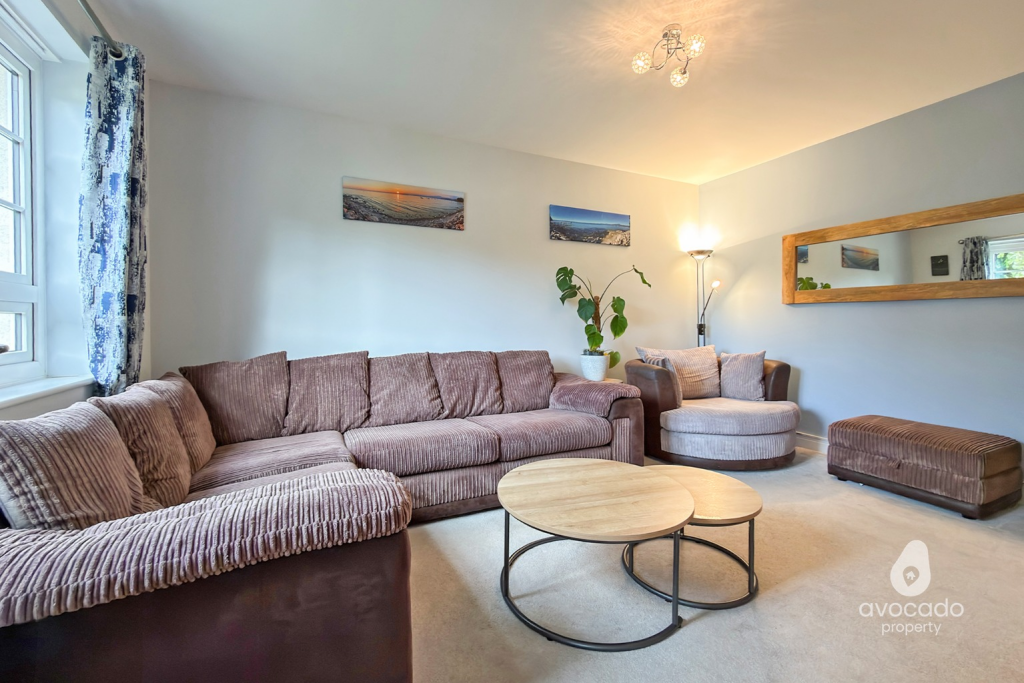 House in Binfield, Jennetts Park, Temple Park - View 3