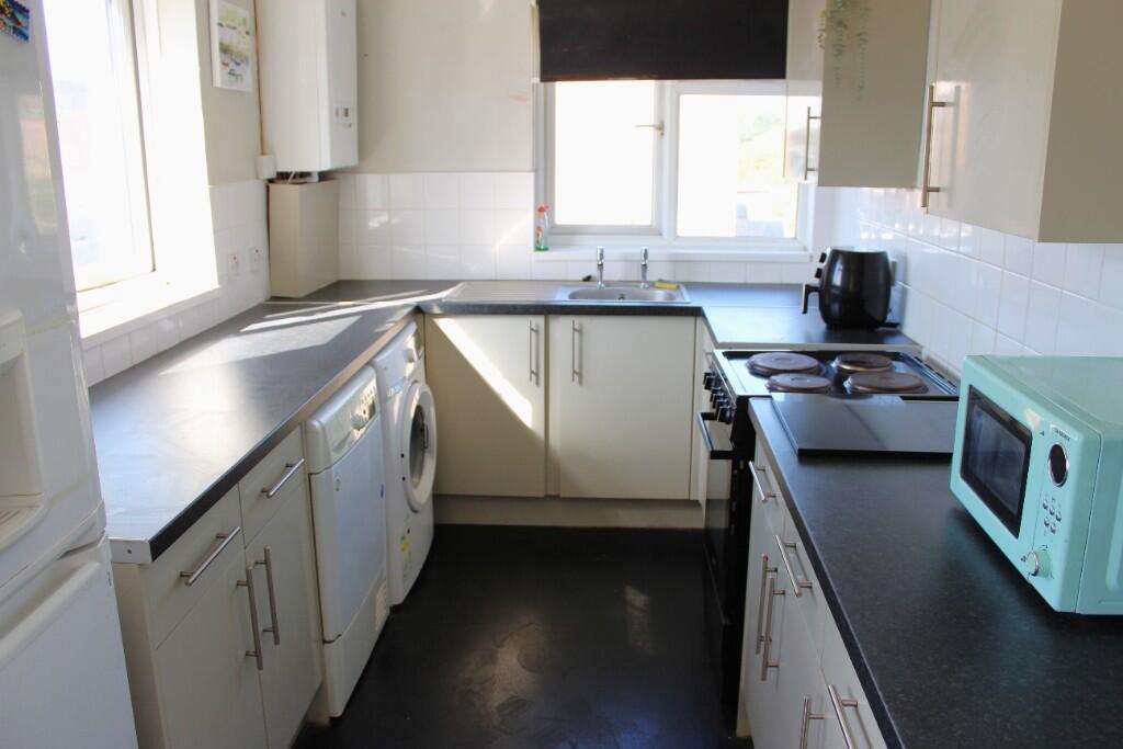Apartment in Adur, West Sussex - View 3