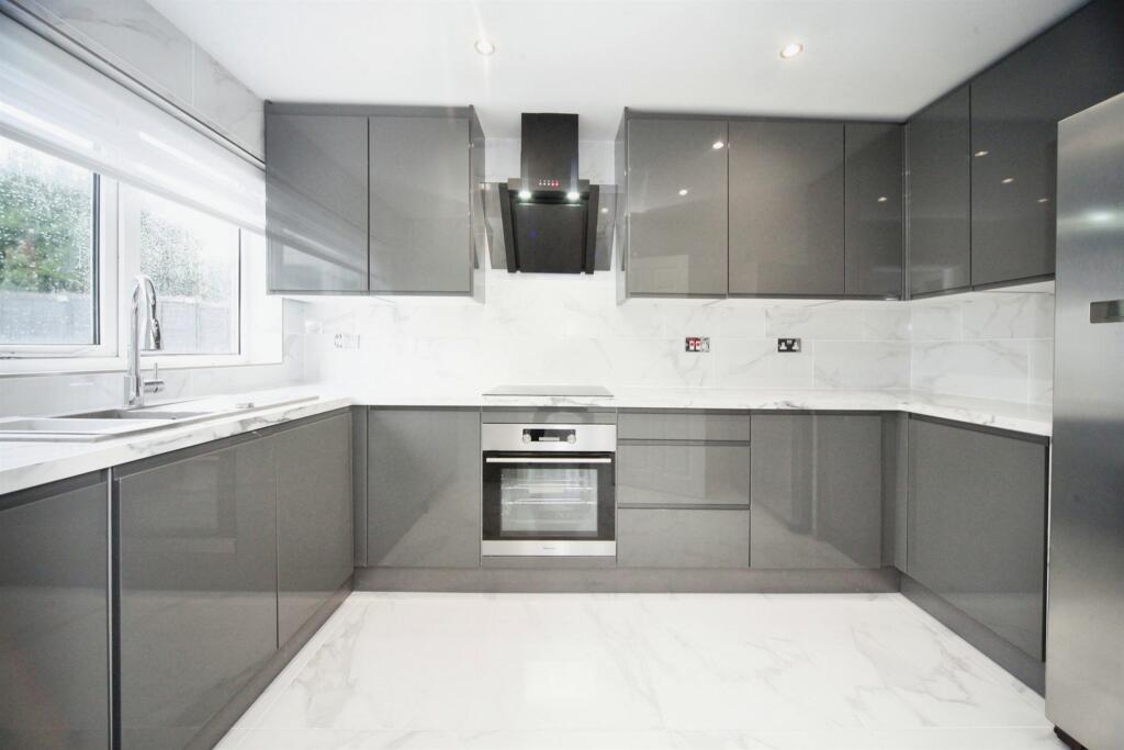 Linden Close, Dunstable photo 3