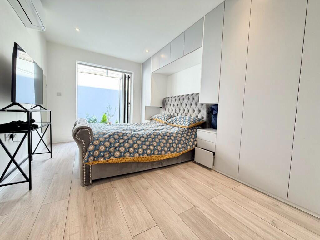 Apartment in Coulsdon, Purley - View 4