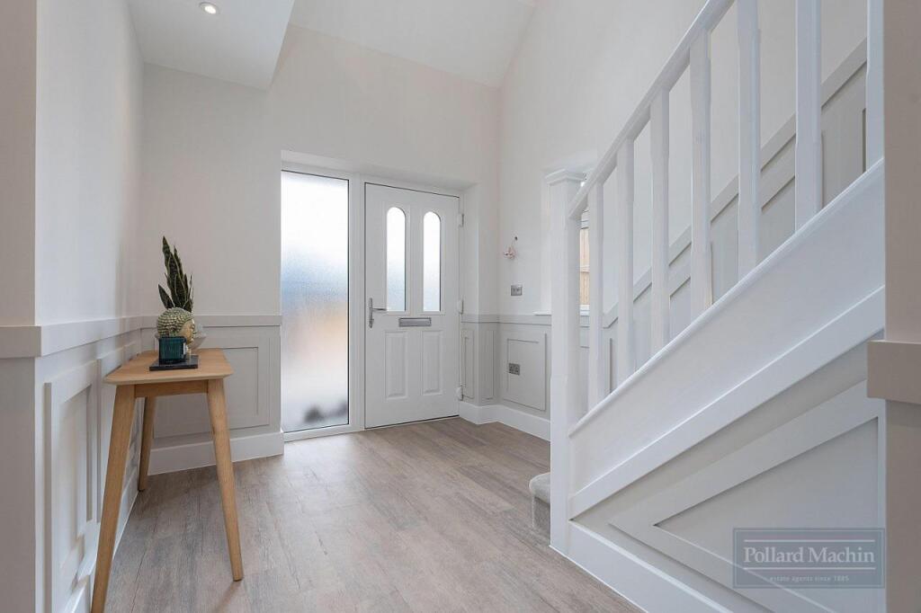 House in Croydon - View 4