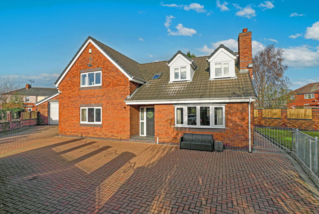 Common Road, Brierley, Barnsley, S72 9ER photo 3