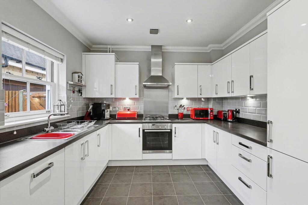 Edison Way, Fairfield, Hitchin, SG5 photo 3