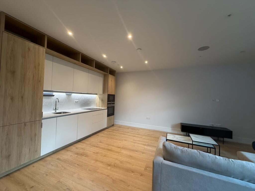 Apartment in Slough - View 2