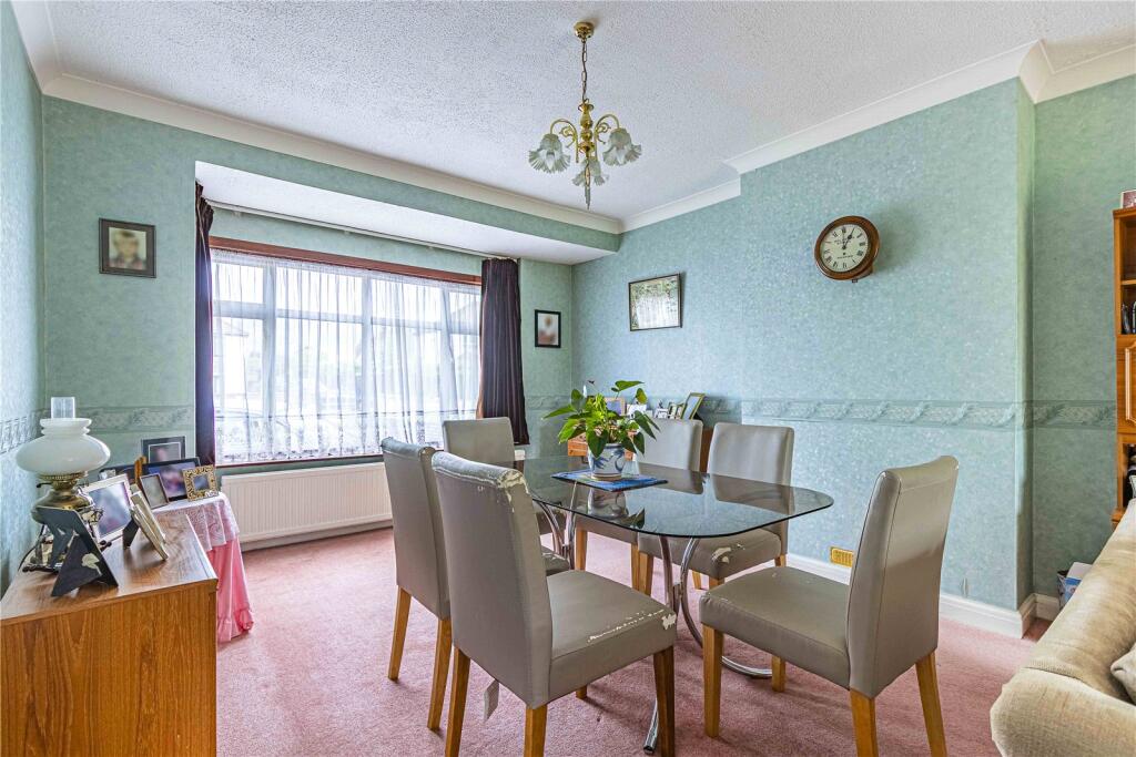 Furzehill Road, Borehamwood, Hertfordshire, WD6 photo 4