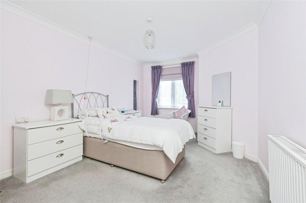 Apartment in Reigate and Banstead, Surrey - View 3