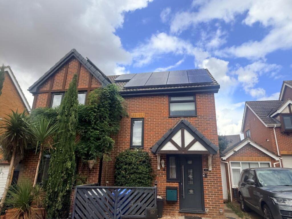 Main image of property: 11 Lonsborough Drive, Kettering, Northamptonshire, NN15 7LY