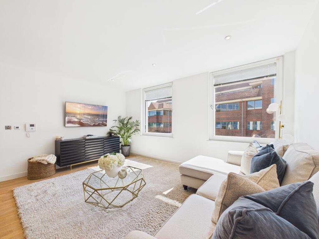 Apartment in Horsham, West Sussex - View 5