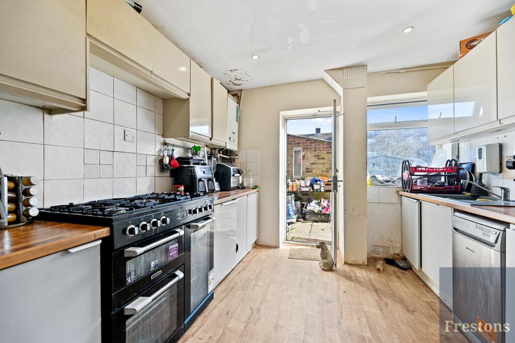 Thornbury Gardens, Borehamwood, WD6 photo 4
