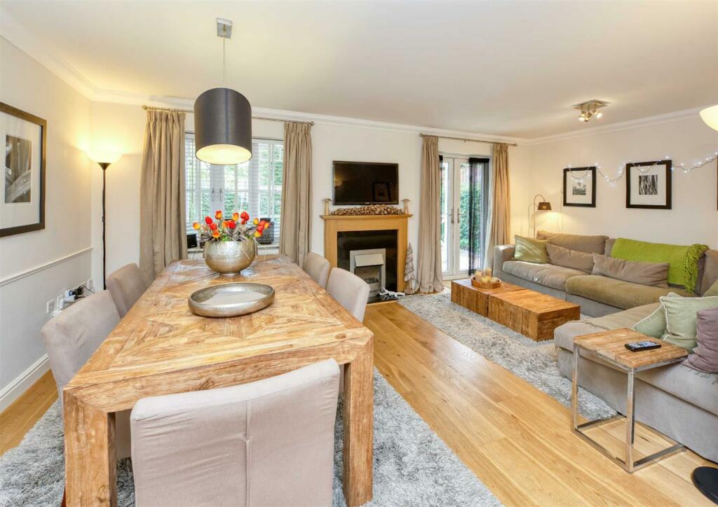 Stanham Close, Wombourne, Wolverhampton photo 4