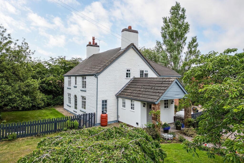 Main image of property: Edge of Tarporley with 5 acres