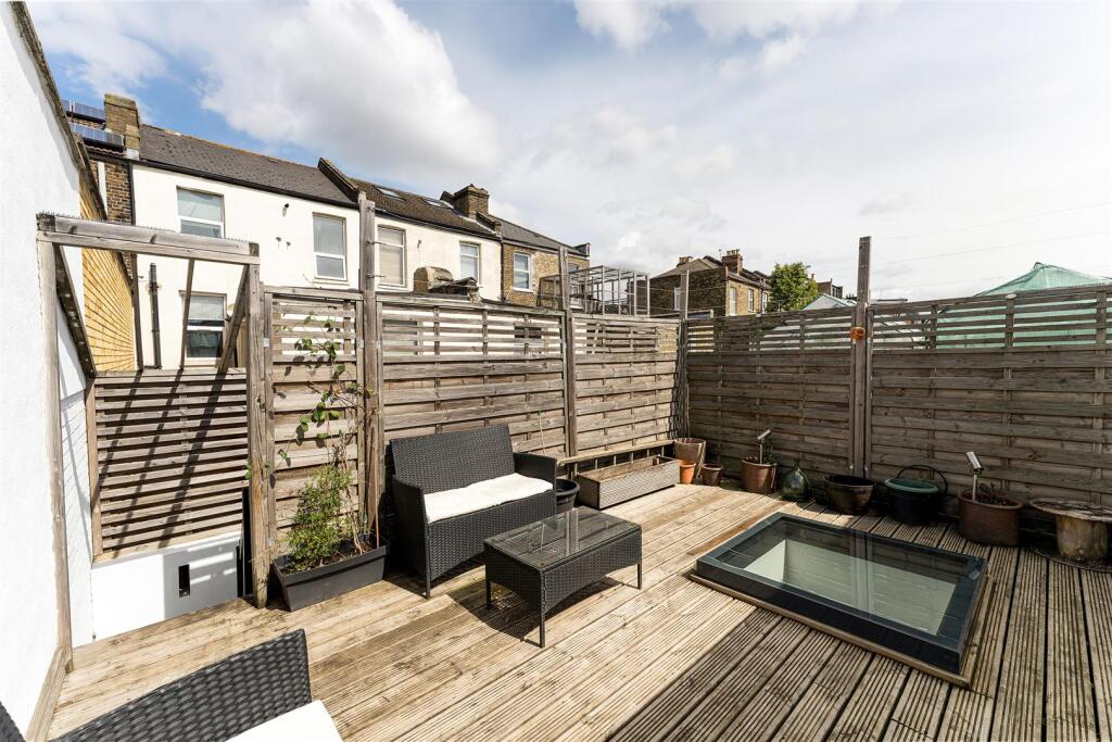 House in London - View 5