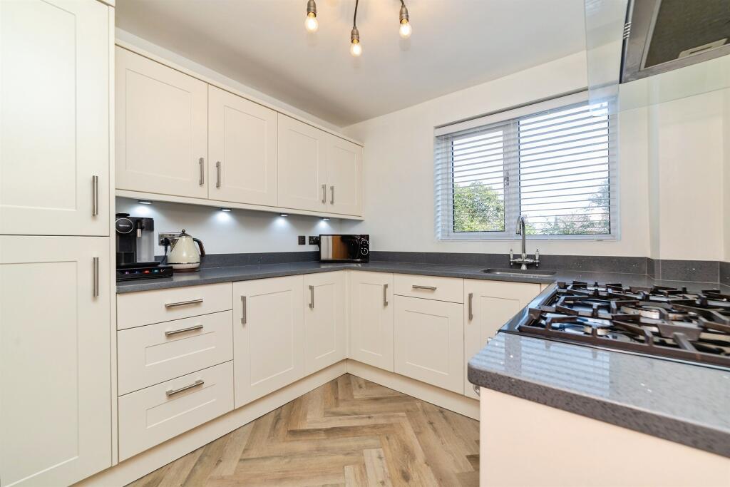 House in Welwyn Hatfield, Hertfordshire - View 5