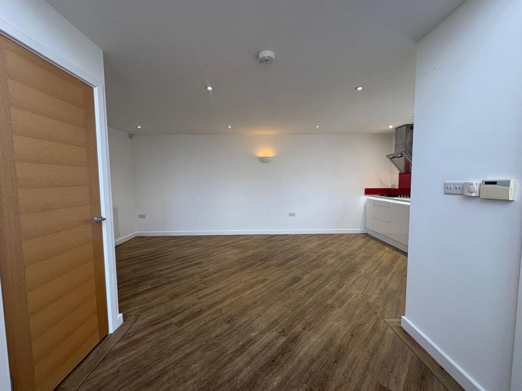 House in Northampton, West Northamptonshire - View 5
