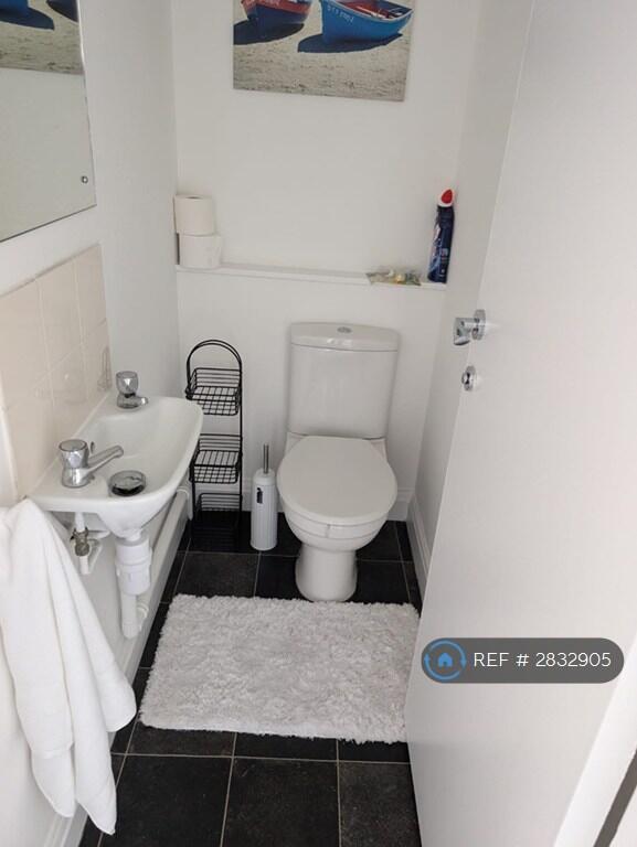 5 bedroom terraced house for rent