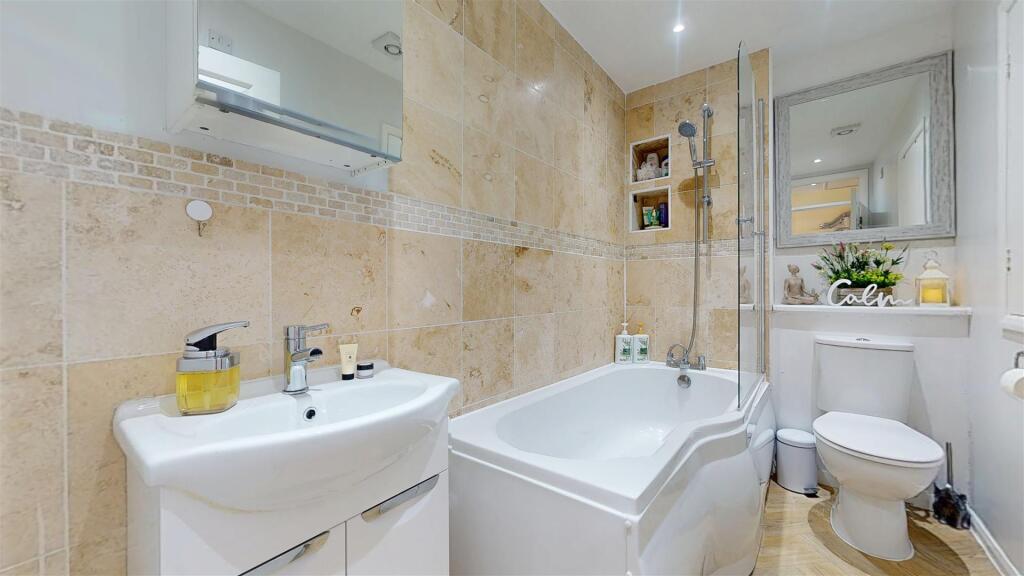 House in Milton Keynes, Great Holm, Loughton and Great Holm - More