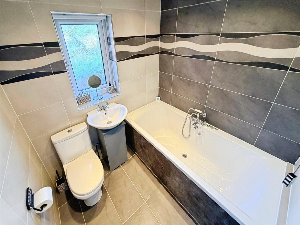 Pasture Close, Armthorpe, Doncaster, South Yorkshire, DN3 - View 4