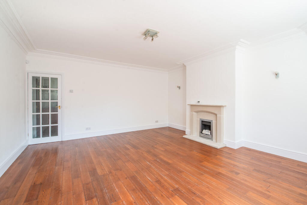 Ashfield Cottages, Bingley, West Yorkshire, BD16 - View 2