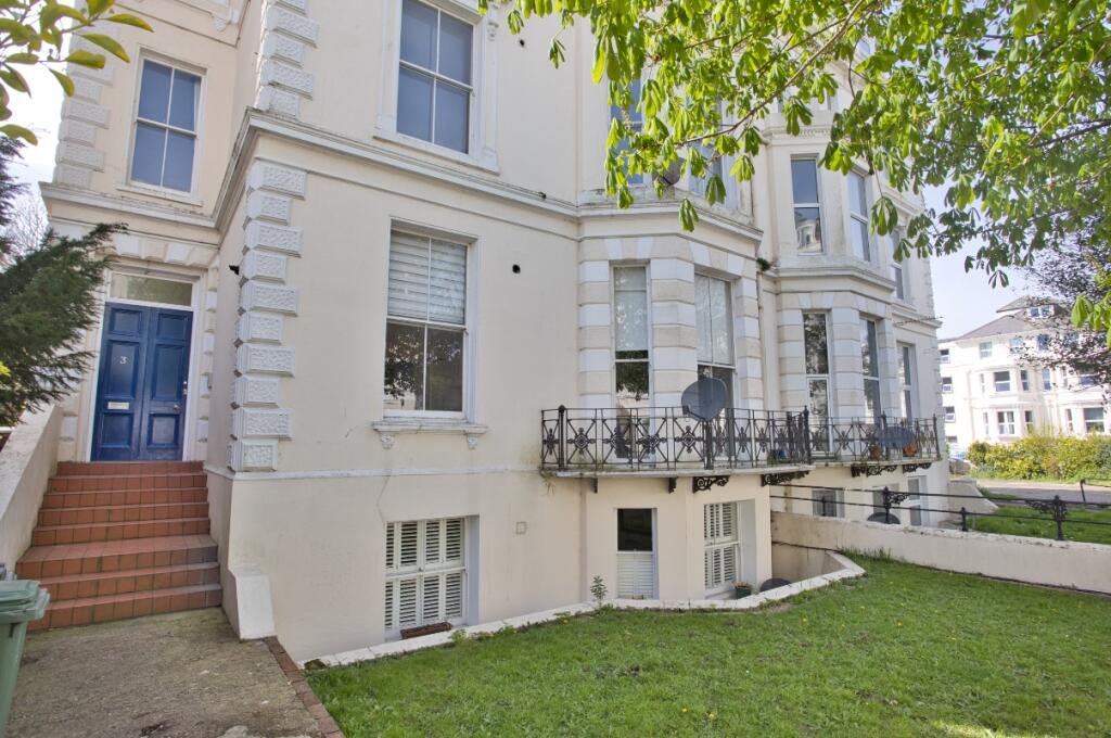 2-bed flat on Clifton Road, Folkestone, Kent, CT20, £300,000