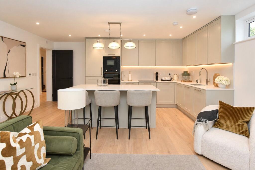 Apartment in Weybridge - More