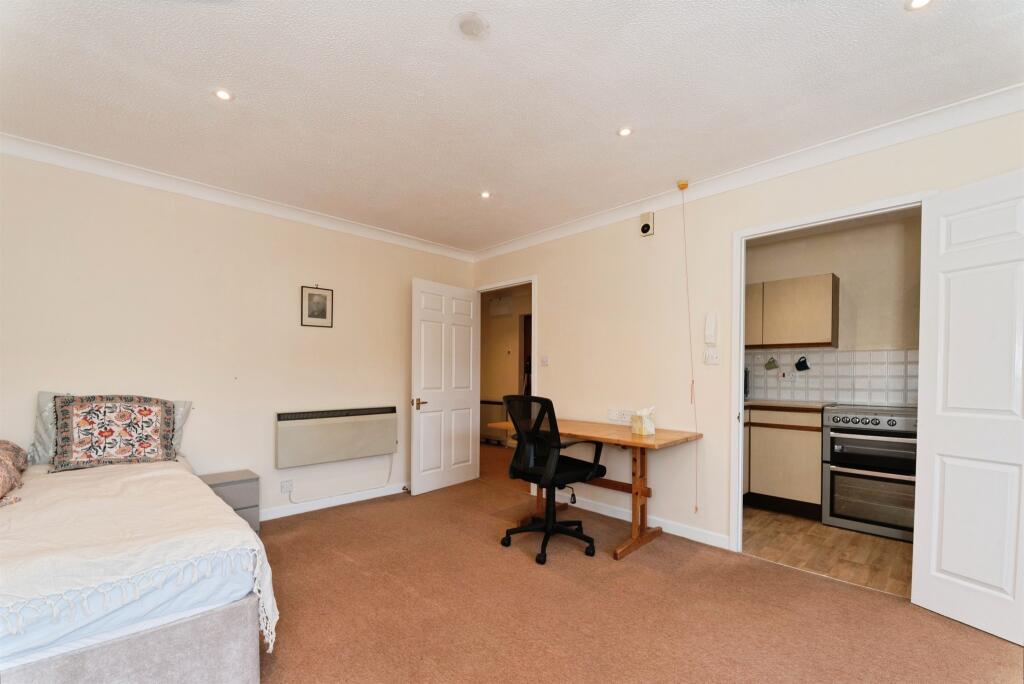 Apartment in Highworth, Swindon - View 4