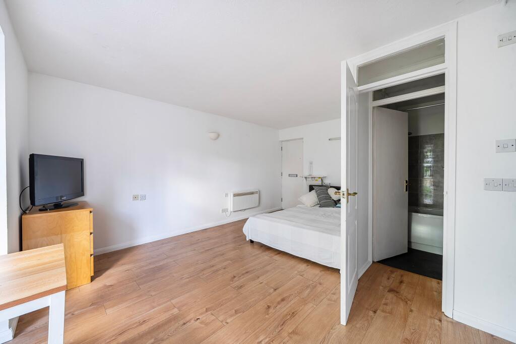 Apartment in Southampton - View 5