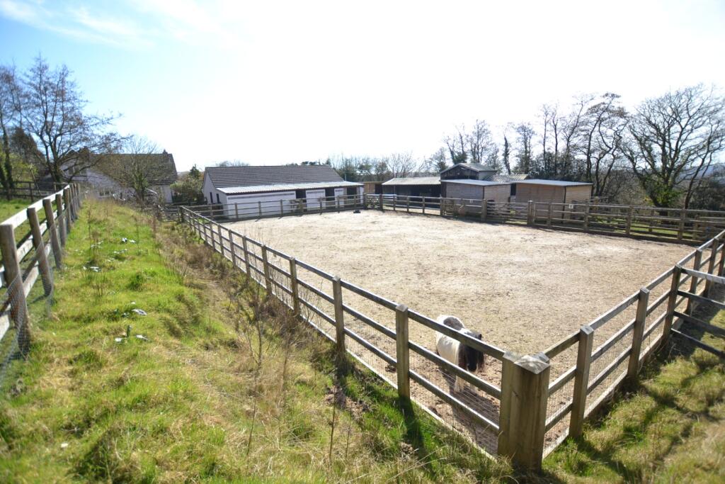 House in Ammanford, Llandybie - View 3